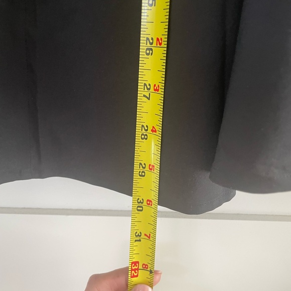 NWT Lulu Lemon High-Low Black Skirt. Size 6 - Picture 7 of 7